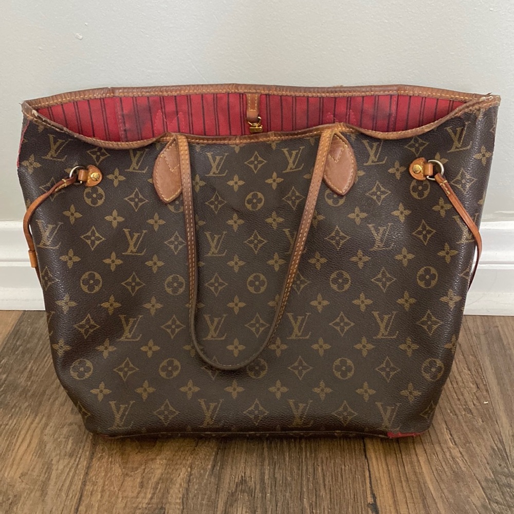 Authentic Louis Vuitton Neverfull MM and Pouch